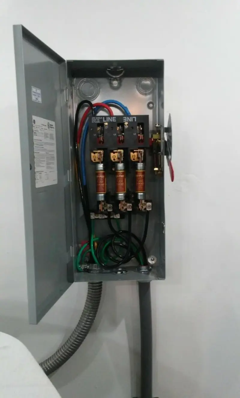 Three-phase disconnect switch installed for Smoke Detector Installation in Wadsworth